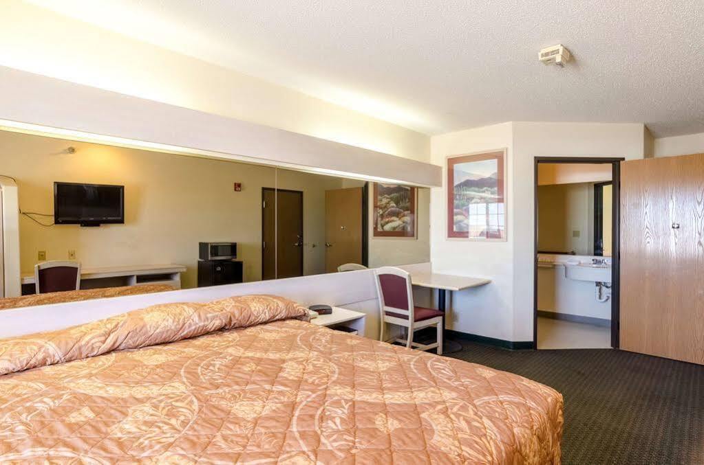 Travelodge By Wyndham Chadron Εξωτερικό φωτογραφία